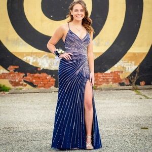 PROM DRESS! Navy beaded w/ corset back. Asking 300$!